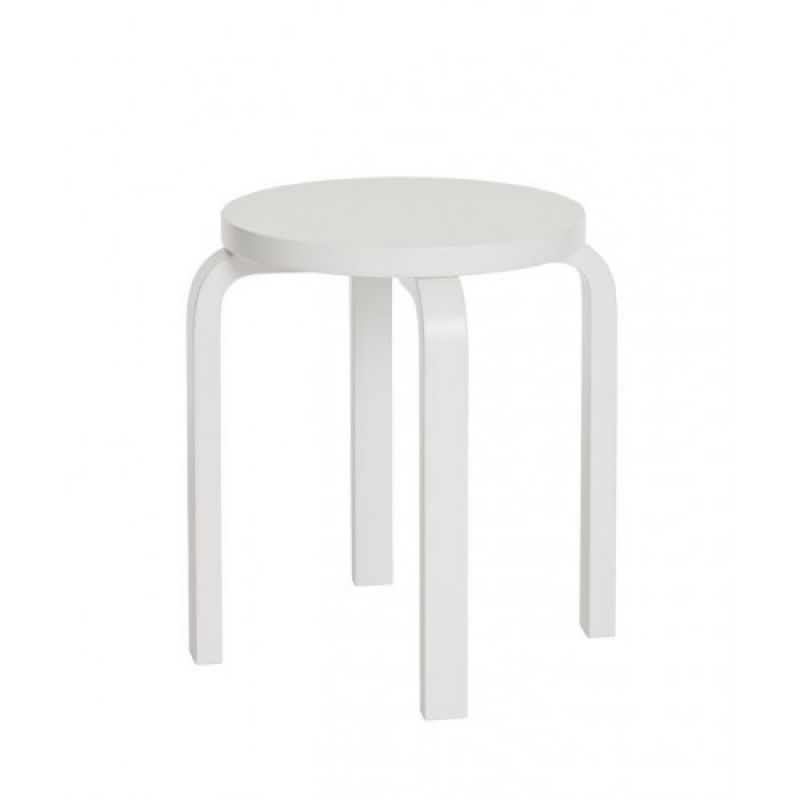 Weißer Artek Hocker E60 mit runder Sitzfläche und vier Beinen aus gebogenem Holz.
